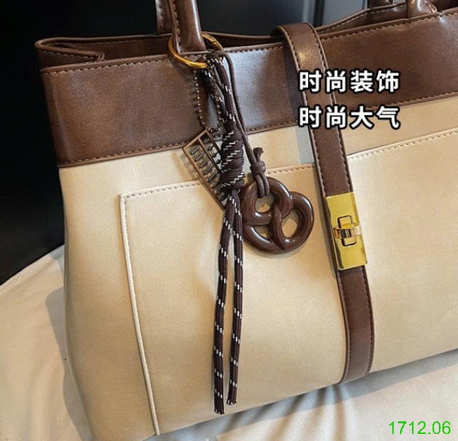 25HA1712.06 - TÚI ĐEO VAI PHONG CÁCH RETRO