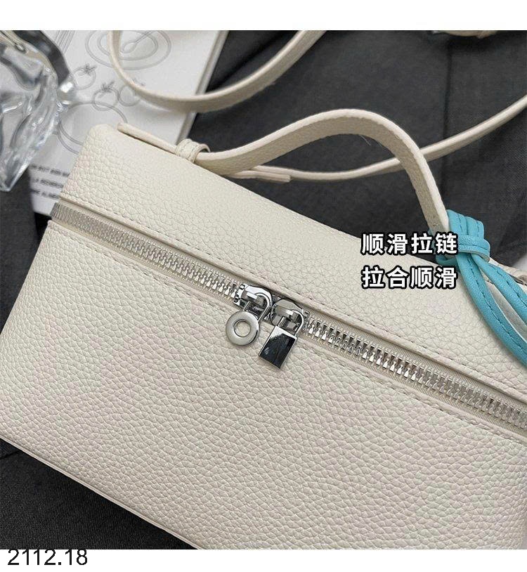 25HA2112.18 - TÚI XINH KÈM CHARM NGỰA