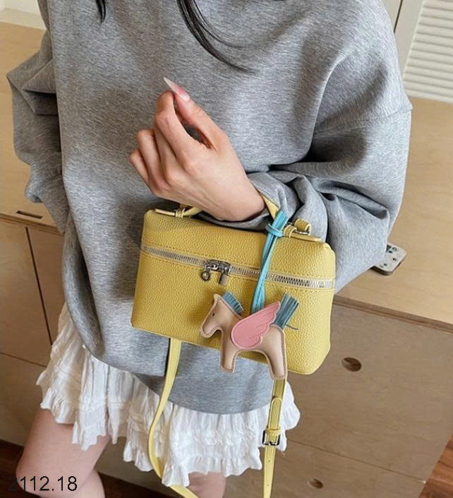 25HA2112.18 - TÚI XINH KÈM CHARM NGỰA