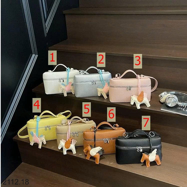 25HA2112.18 - TÚI XINH KÈM CHARM NGỰA