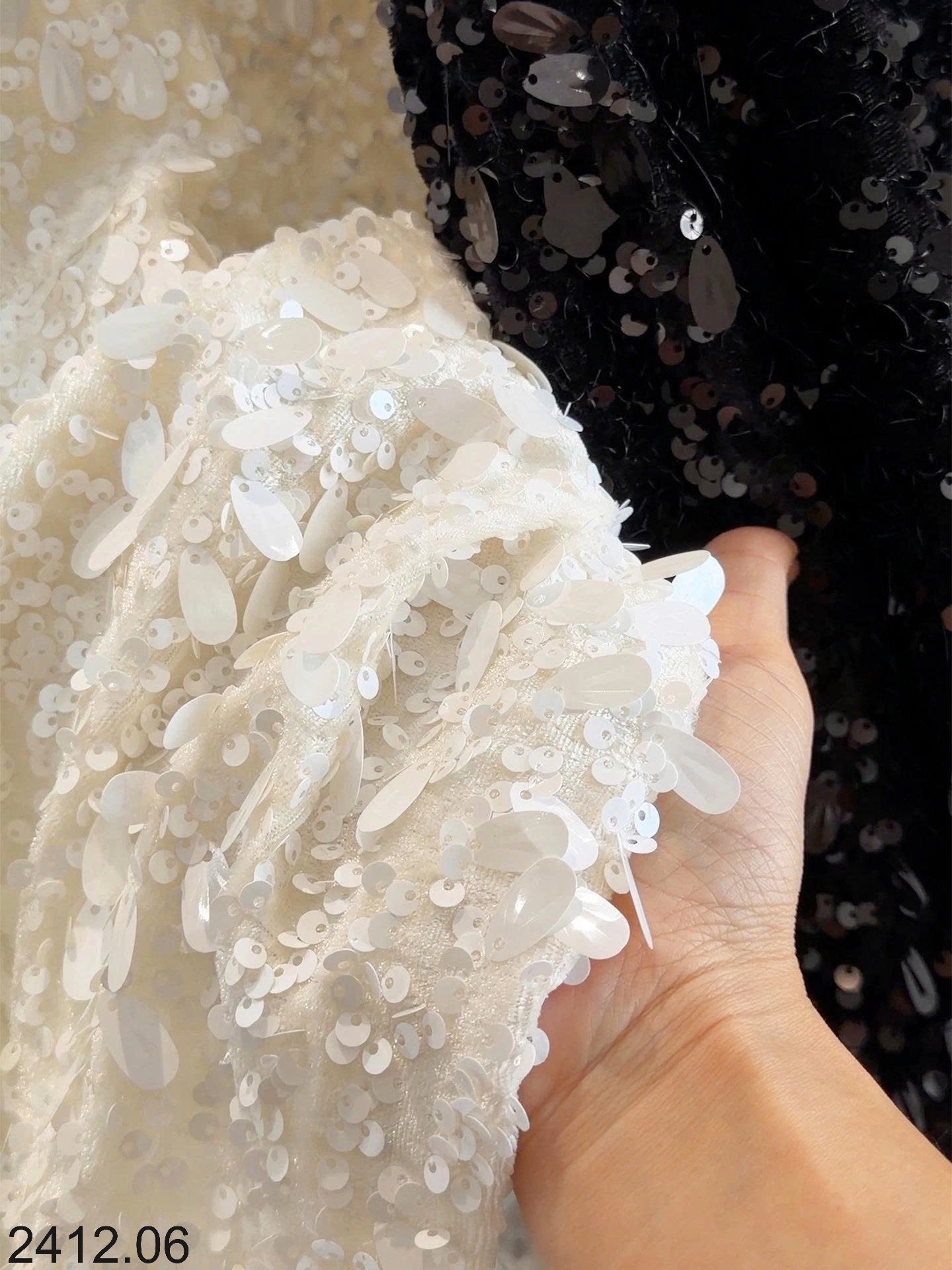 25HA2412.06 - ÁO KIỂU ĐÍNH SEQUIN THỜI TRANG NHÀ ANNA