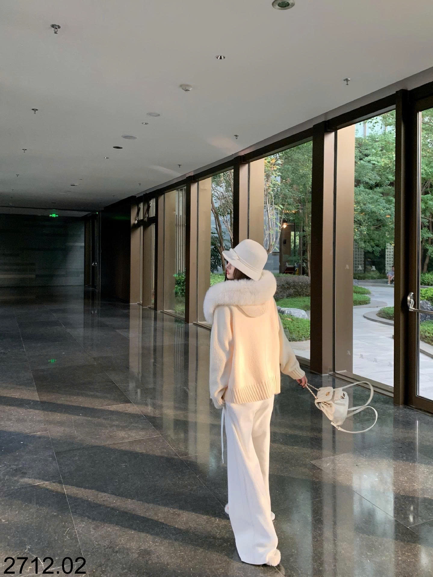 25HA2712.02 - ÁO KHOÁC LEN PHỐI MŨ LÔNG