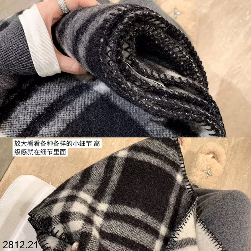 25HA2812.21 - KHĂN CHOÀNG KẺ CHO NỮ
