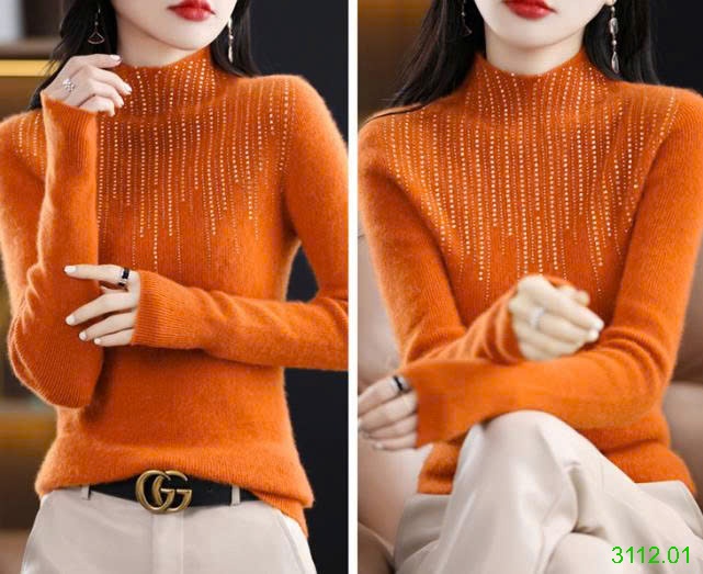 25HA3112.01 - ÁO LEN CỔ CAO ĐÍNH KIM SA