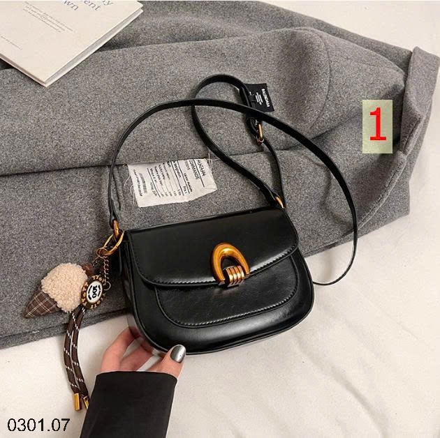26HA0301.07 - TÚI ĐEO CHÉO KẸP NÁCH PHONG CÁCH RETRO