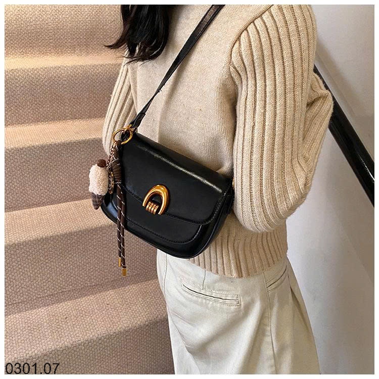 26HA0301.07 - TÚI ĐEO CHÉO KẸP NÁCH PHONG CÁCH RETRO