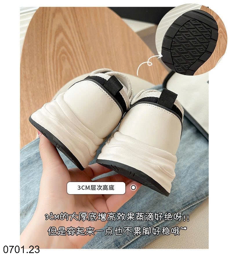 26HA0701.23 - GIÀY THỂ THAO ĐẾ CAO NỮ