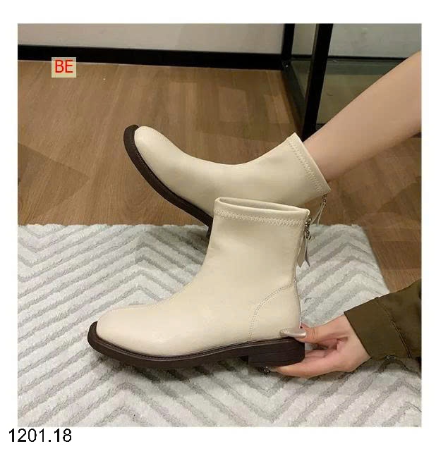 26HA1201.18 - BOOT CỔ NGẮN ĐẾ BẰNG LÓT LÔNG CHO NỮ