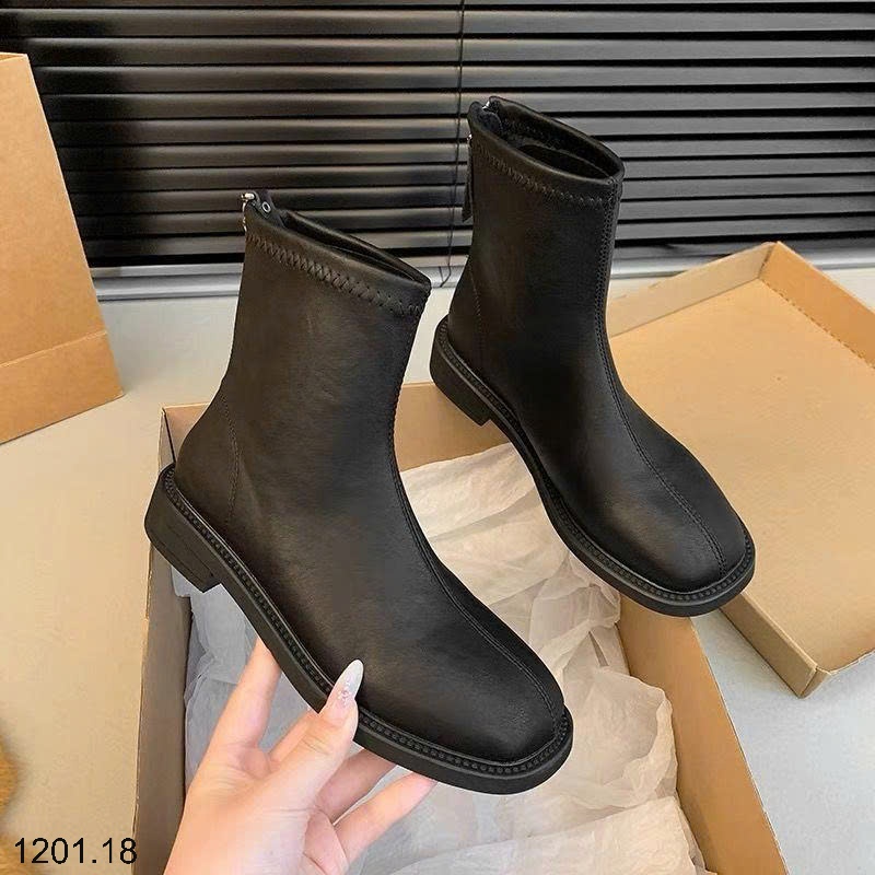 26HA1201.18 - BOOT CỔ NGẮN ĐẾ BẰNG LÓT LÔNG CHO NỮ