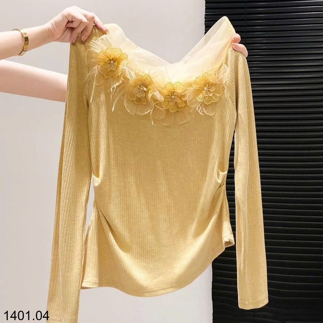 26HA1401.04 - ÁO THUN DÀI TAY REN HOA