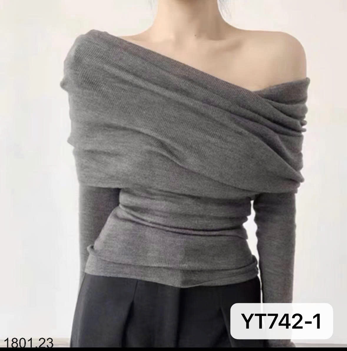 26HA1801.23 - ÁO LEN TRỄ VAI CHO NỮ
