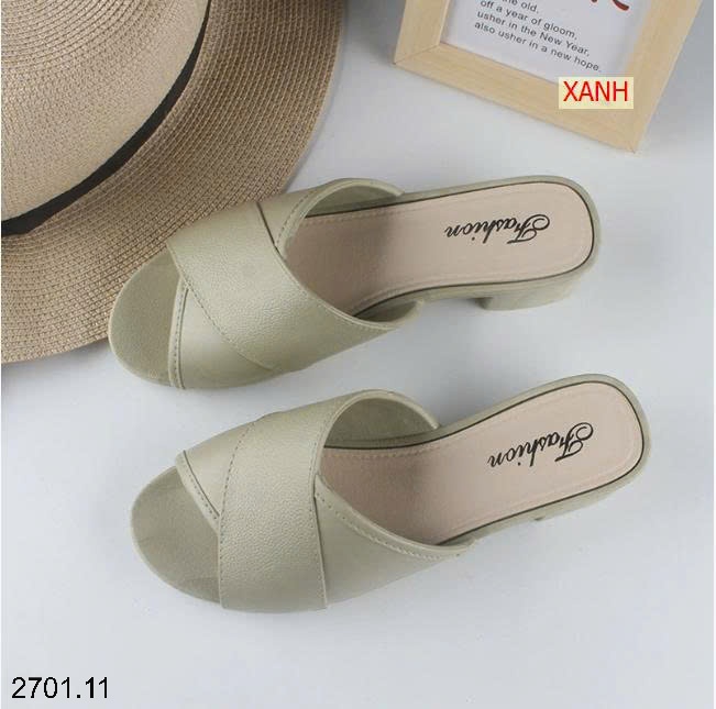 26HA2701.11 - DÉP NHỰA ĐI MƯA MÙA HÈ