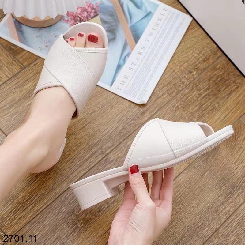 26HA2701.11 - DÉP NHỰA ĐI MƯA MÙA HÈ