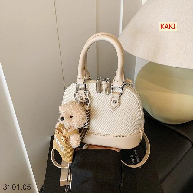 26HA3101.05 - TÚI XÁCH XỎ SÒ RETRO MÓC GẤU