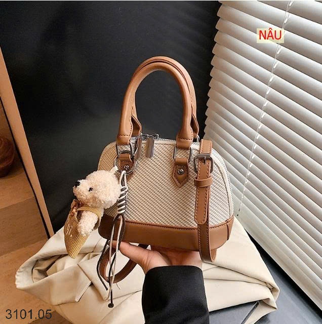 26HA3101.05 - TÚI XÁCH XỎ SÒ RETRO MÓC GẤU