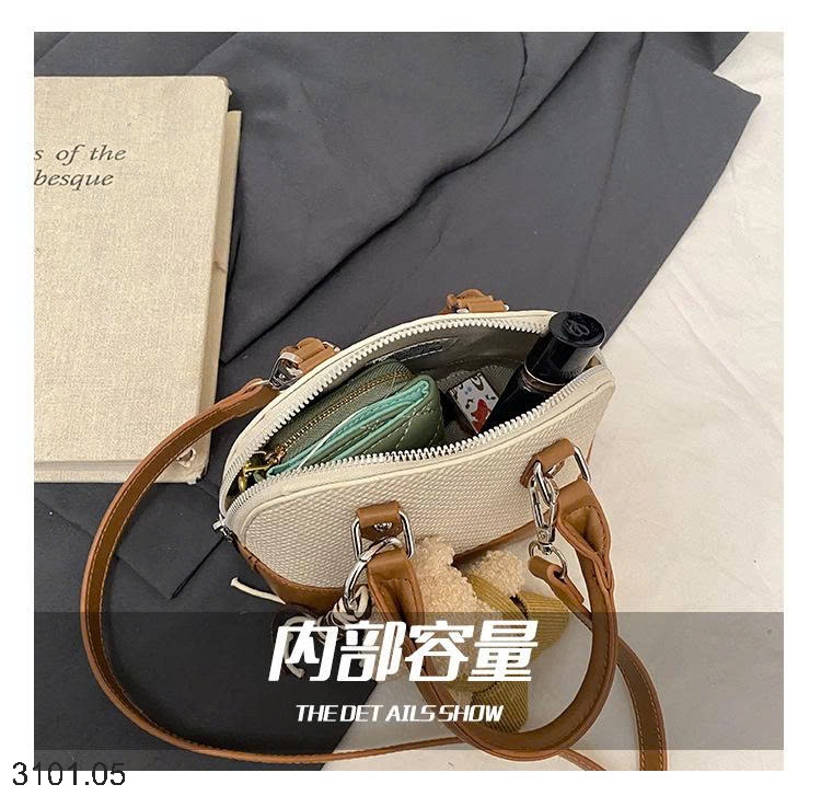 26HA3101.05 - TÚI XÁCH XỎ SÒ RETRO MÓC GẤU