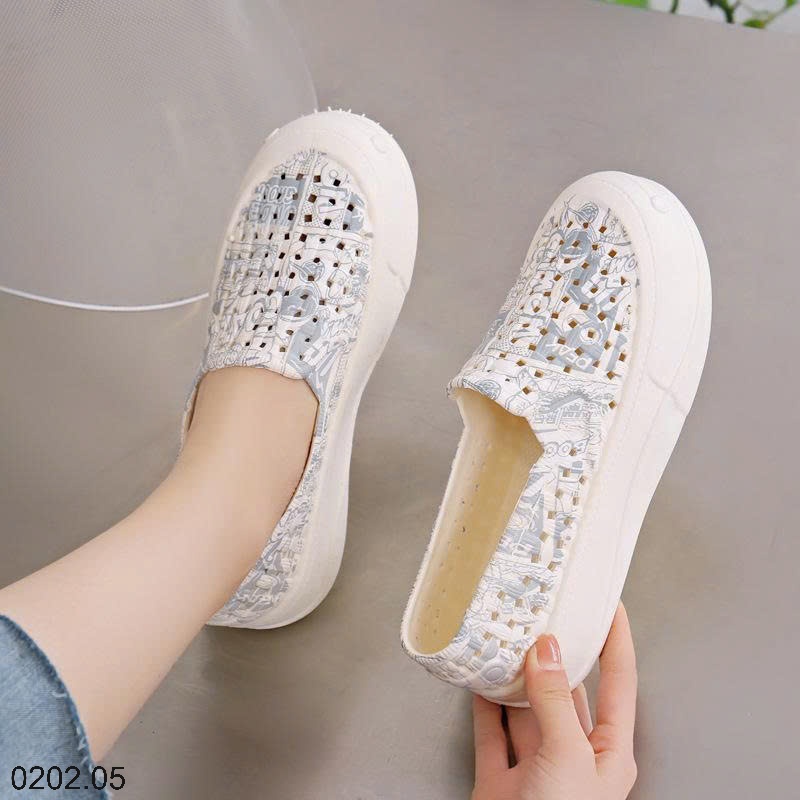 26HA0202.05 - GIÀY NHỰA THỜI TRANG