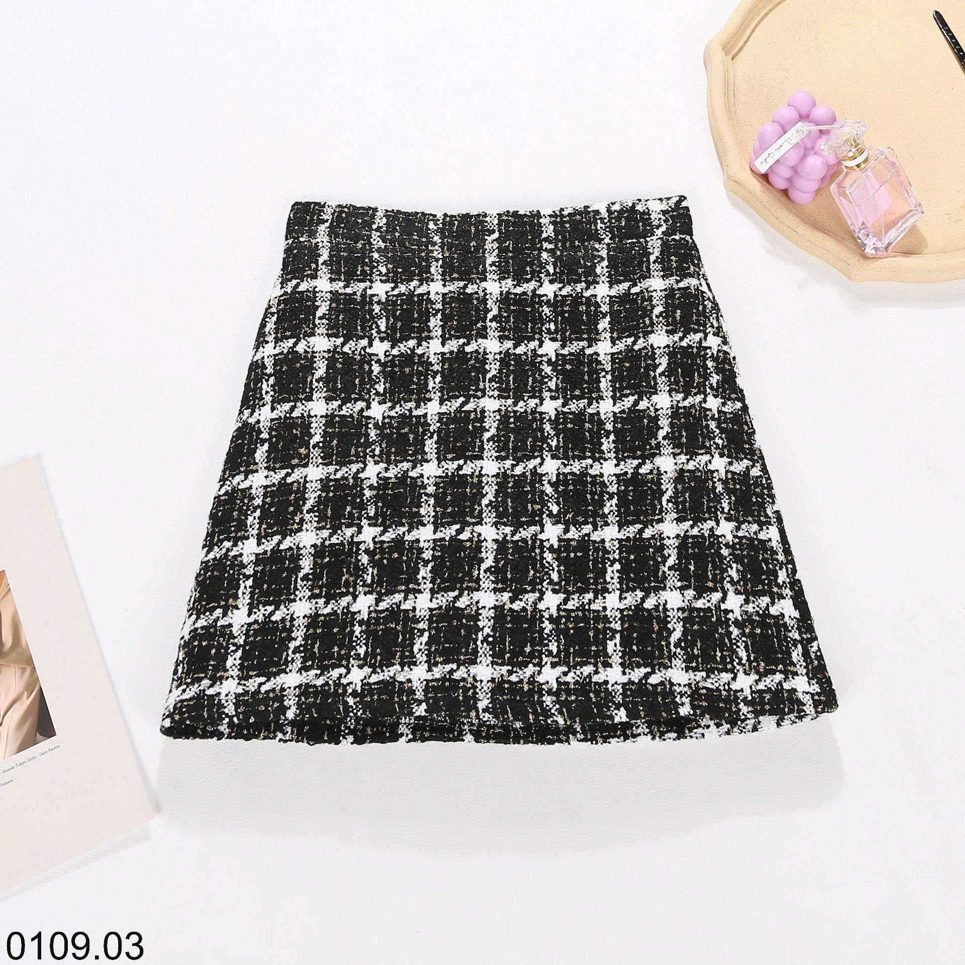 26HA0109.03 - CHÂN VÁY KẺ CHỮ A NỮ