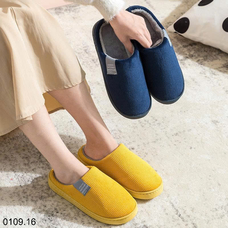 26HA0109.16 - SET 2 ĐÔI DÉP ĐI TRONG NHÀ MÙA ĐÔNG