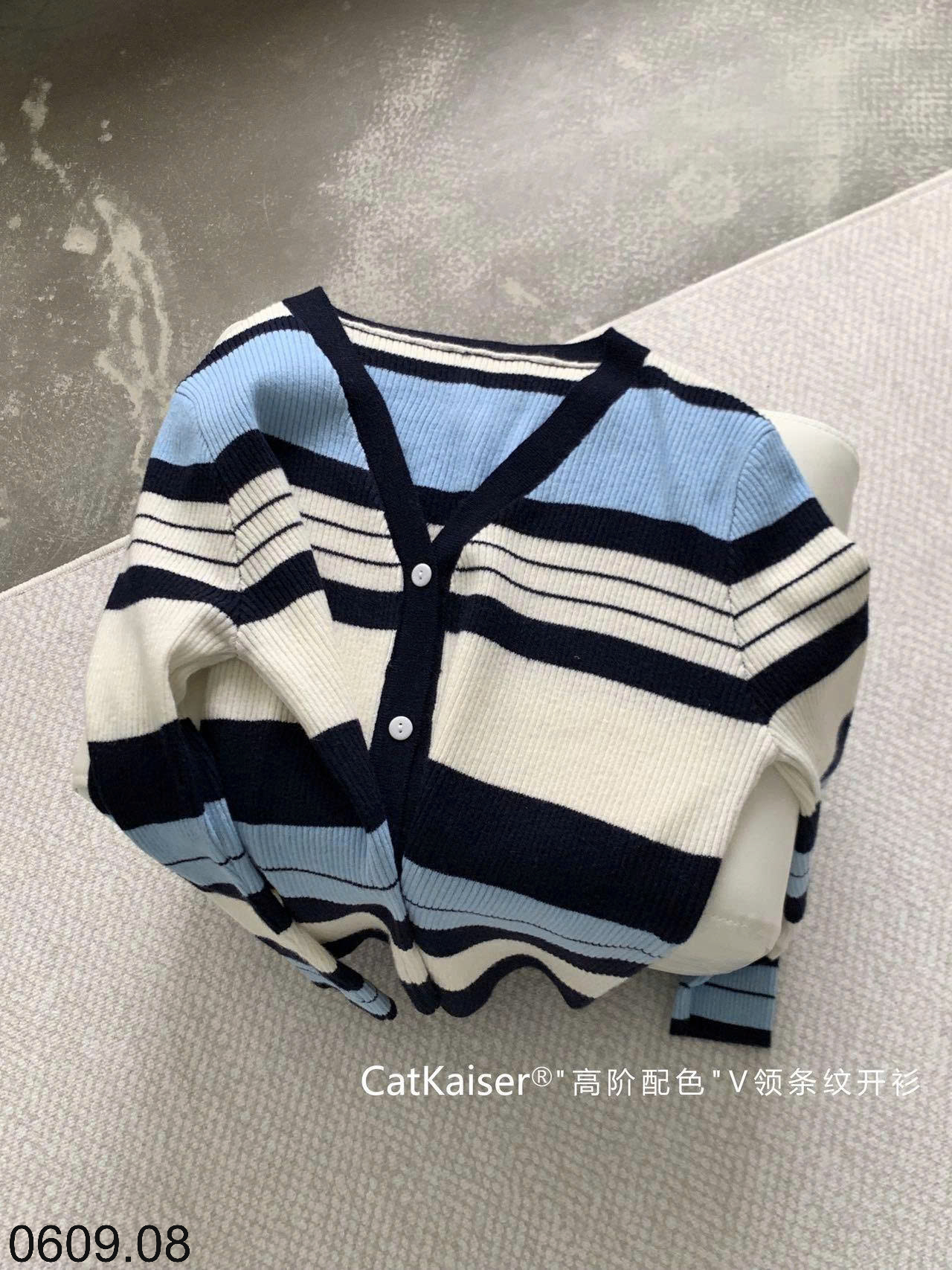 26HA0609.08 - ÁO CARDIGAN KẺ CATKAISER