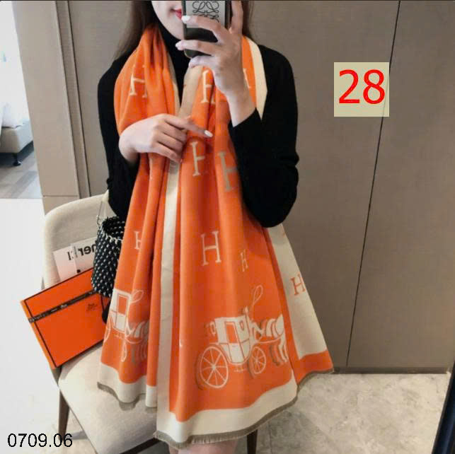 26HA0709.06 - KHĂN CHOÀNG MÙA ĐÔNG