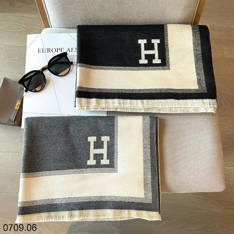 26HA0709.06 - KHĂN CHOÀNG MÙA ĐÔNG