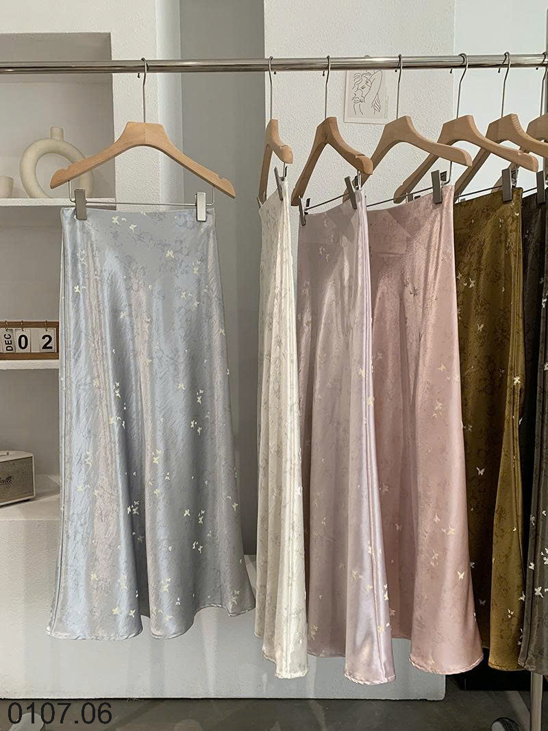 26HA0107.06 - CHÂN VÁY OMALAE SATIN IN HÌNH BƯỚM