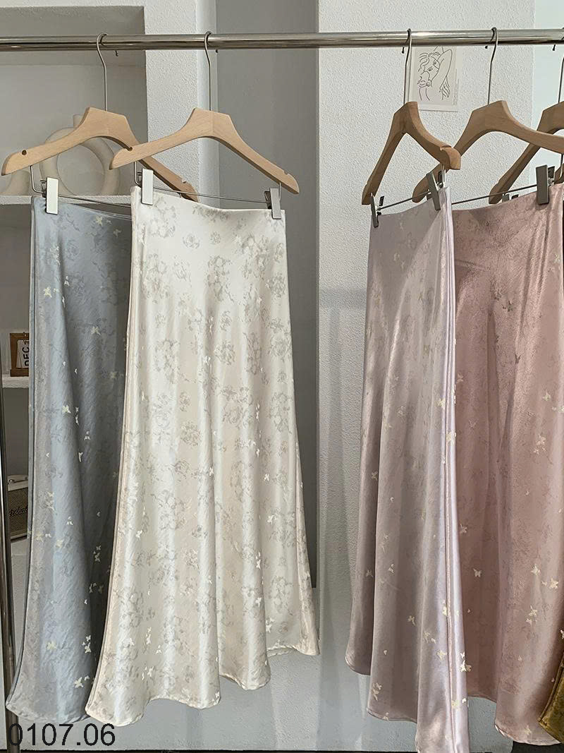 26HA0107.06 - CHÂN VÁY OMALAE SATIN IN HÌNH BƯỚM