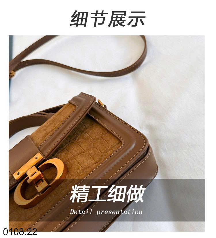 26HA0108.22 - TÚI VUÔNG NHỎ XÁCH TAY
