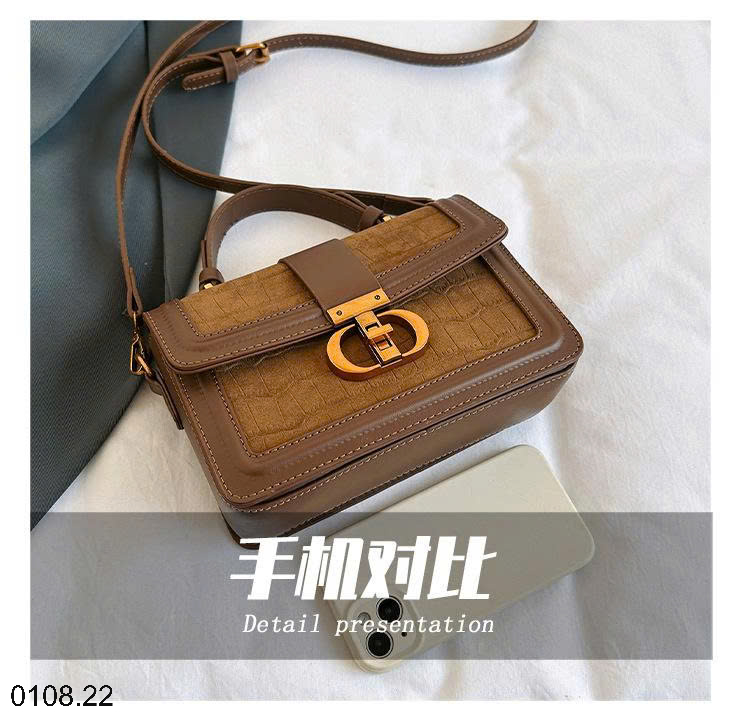 26HA0108.22 - TÚI VUÔNG NHỎ XÁCH TAY