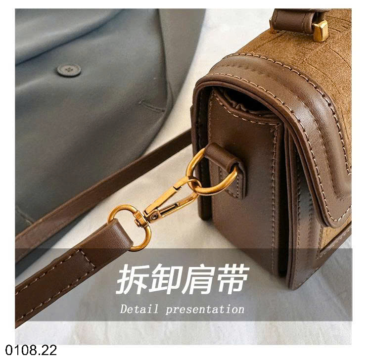 26HA0108.22 - TÚI VUÔNG NHỎ XÁCH TAY