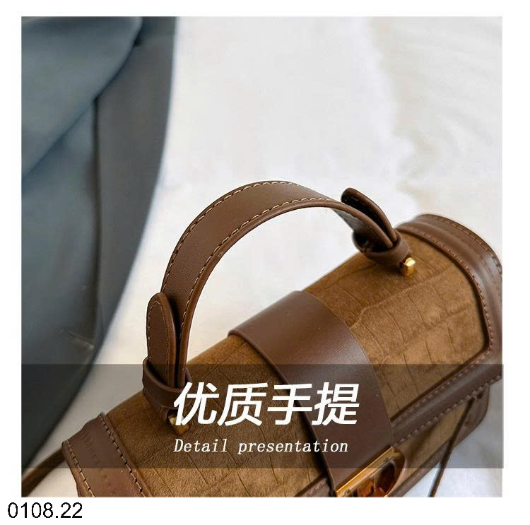 26HA0108.22 - TÚI VUÔNG NHỎ XÁCH TAY
