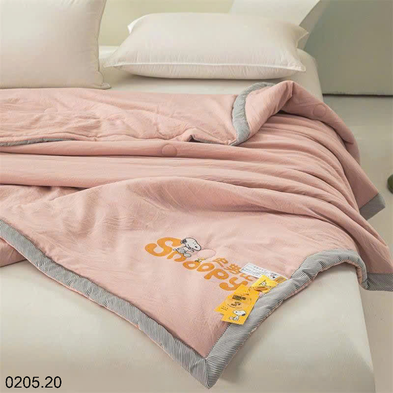 26HA0205.20 - CHĂN SNOOPY