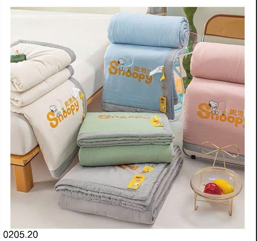 26HA0205.20 - CHĂN SNOOPY