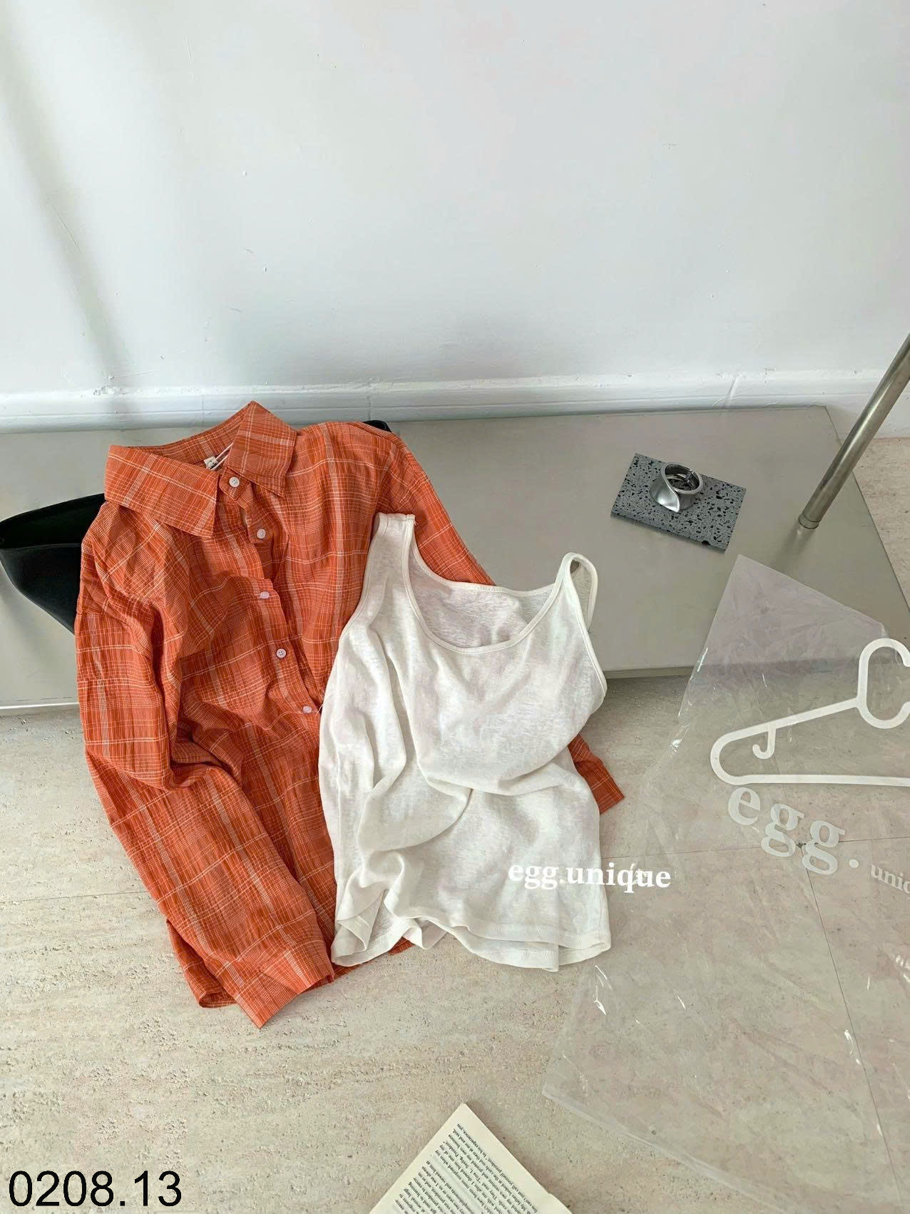26HA0208.13 - ÁO KẺ CAM FULL TÚI MÓC EGG