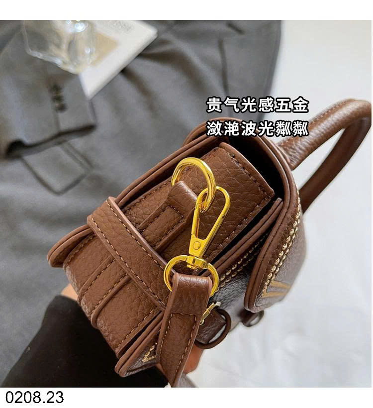 26HA0208.23 - TÚI XÁCH VUÔNG NHỎ KIỂU MỚI