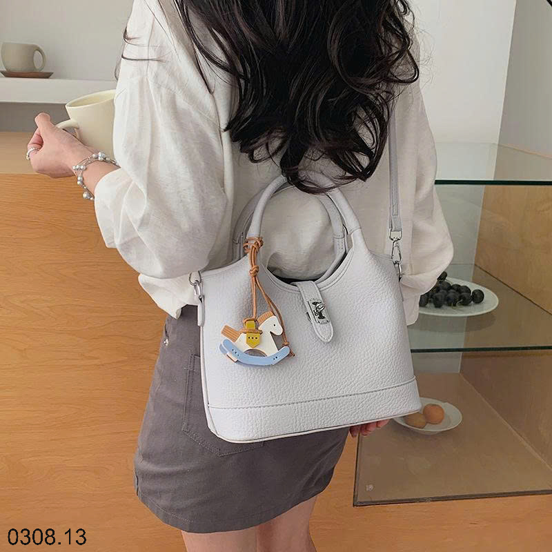 26HA0308.13 - TÚI XÁCH NỮ MÓC NGỰA