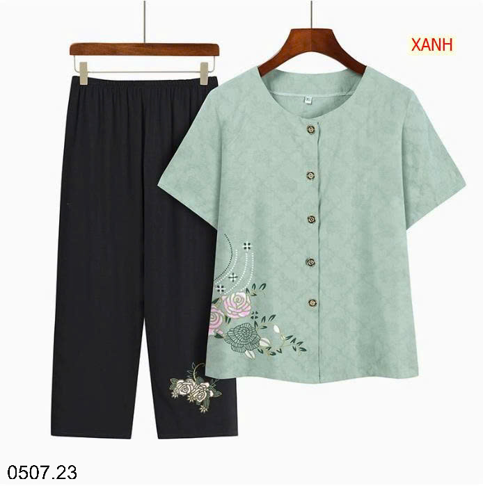 26HA0507.23 - BỘ TRUNG NIÊN CÚC GIỮA QUẦN ĐEN