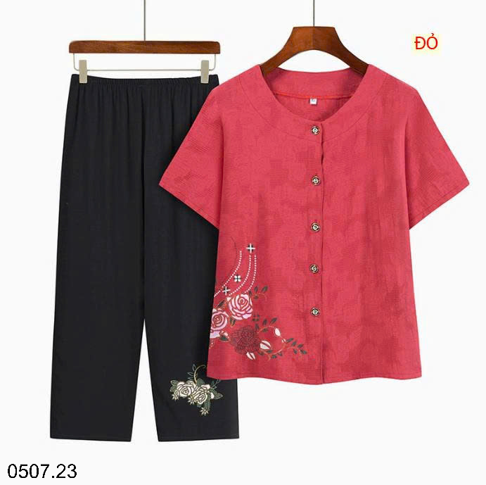 26HA0507.23 - BỘ TRUNG NIÊN CÚC GIỮA QUẦN ĐEN
