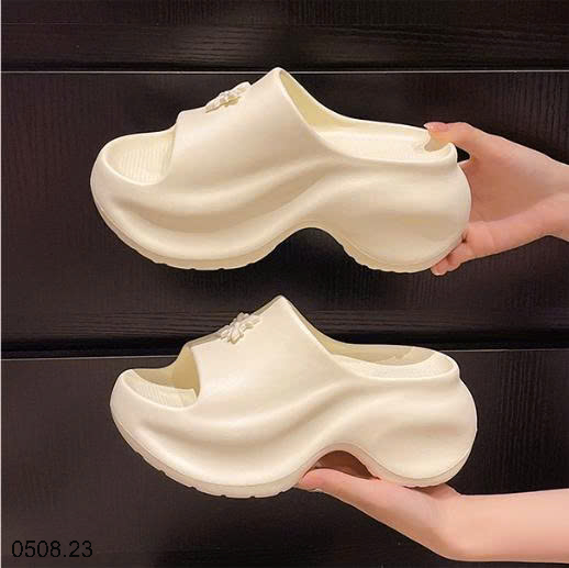 26HA0508.23 - DÉP ĐẾ CAO BÁNH MÌ HỌA TIẾT THỜI TRANG