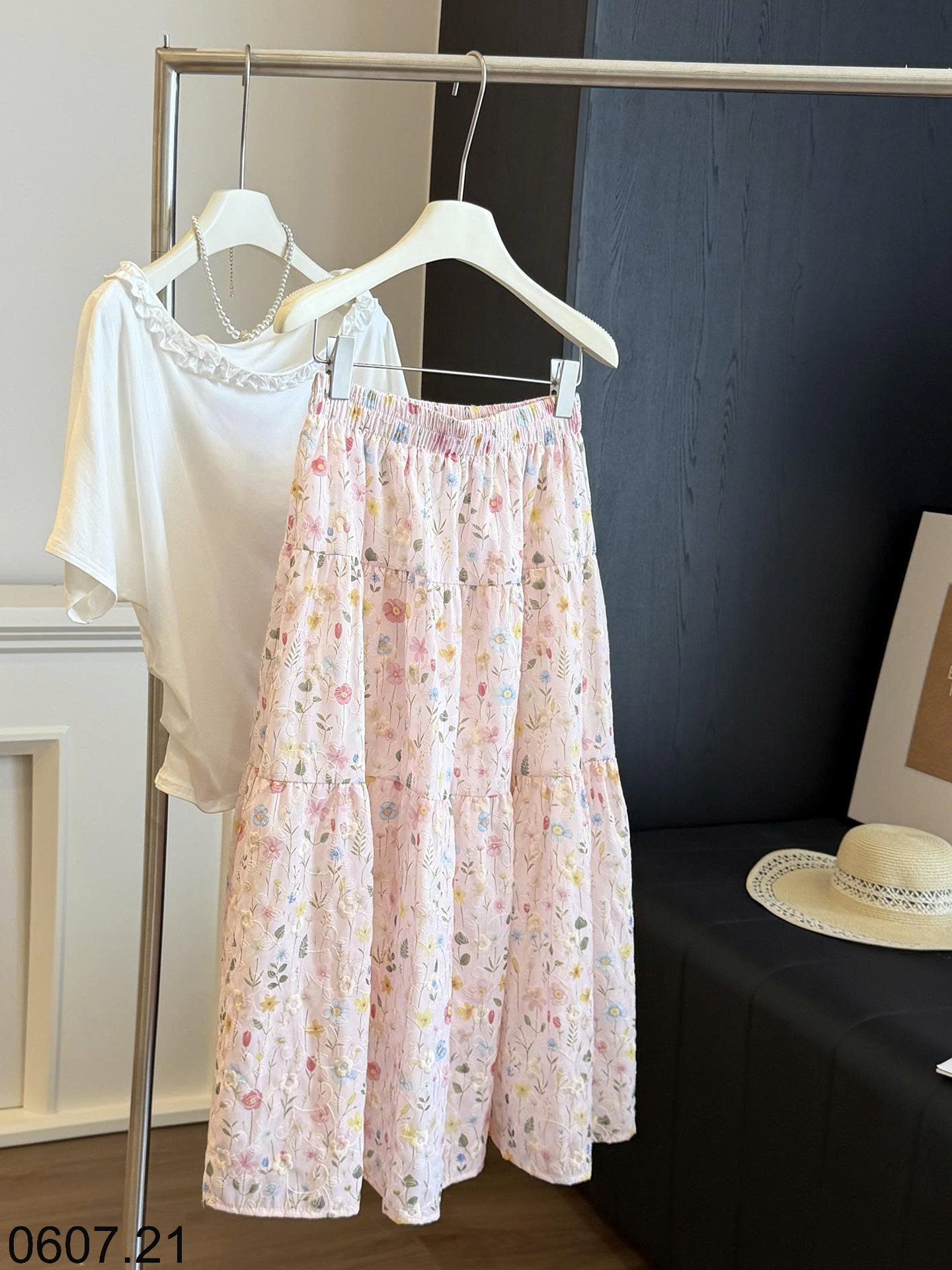 26HA0607.21 - CHÂN VÁY HOA MIDI NHÀ ANNA