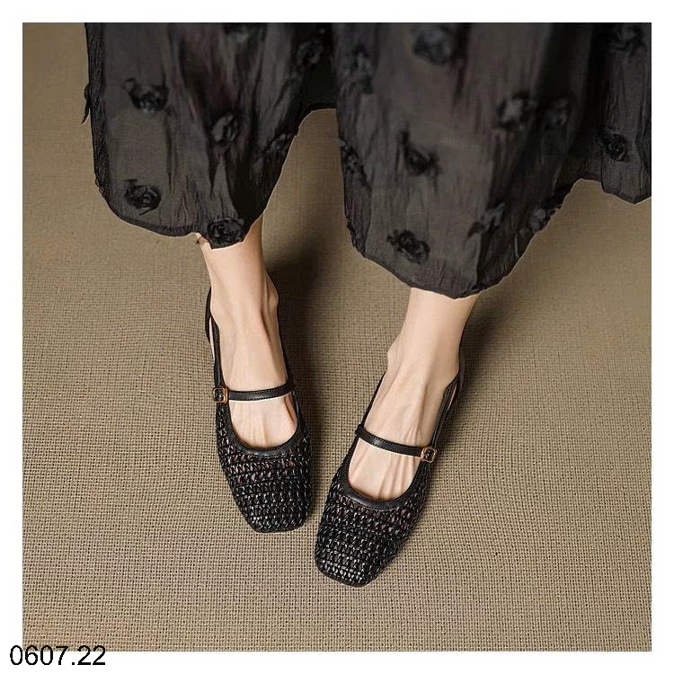 26HA0607.22 - SANDAL BÍT MŨI KIỂU PHÁP MARY JANE THOÁNG KHÍ