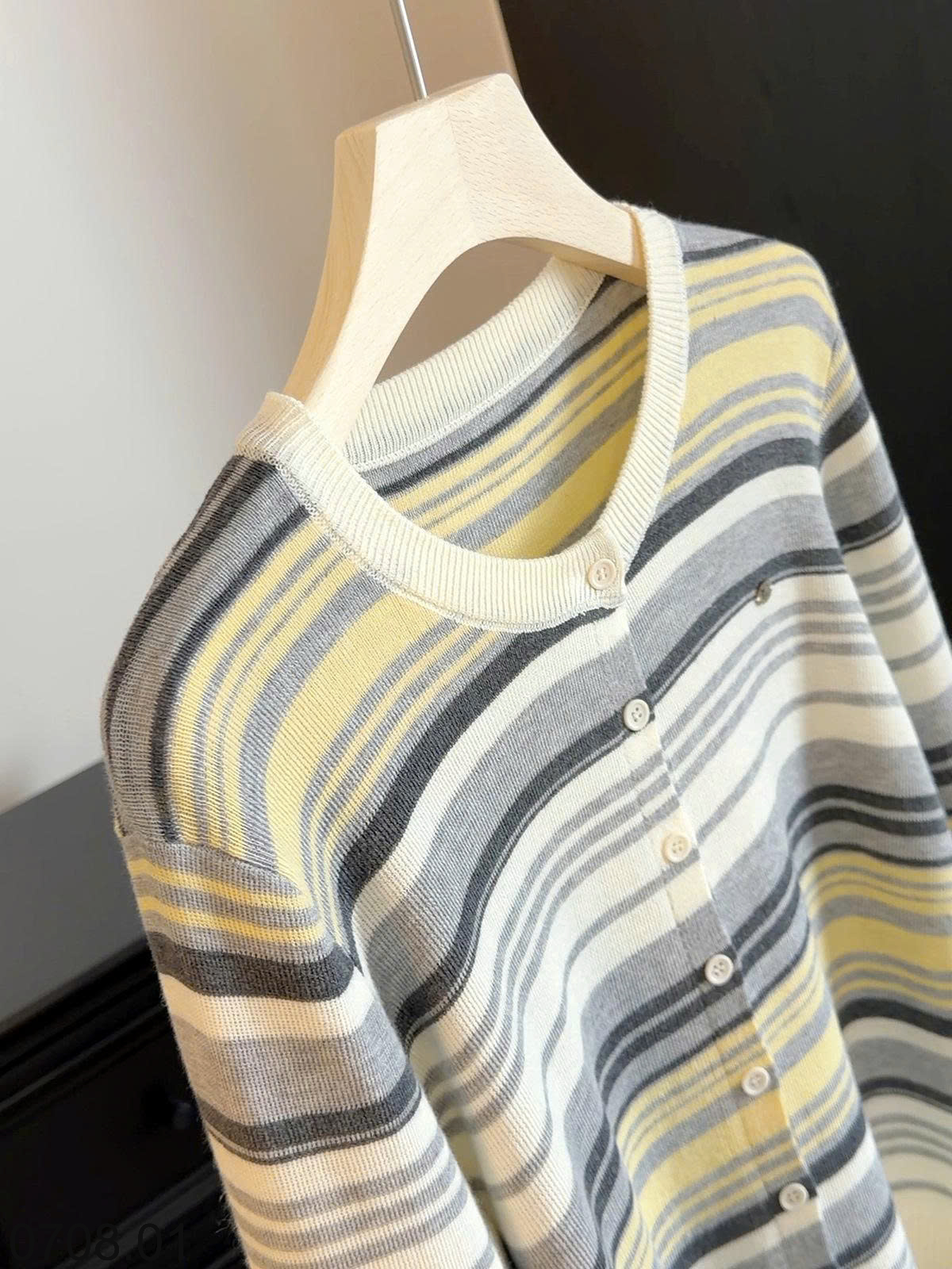 26HA0708.01 - ÁO CARDIGAN KẺ DỆT KIM