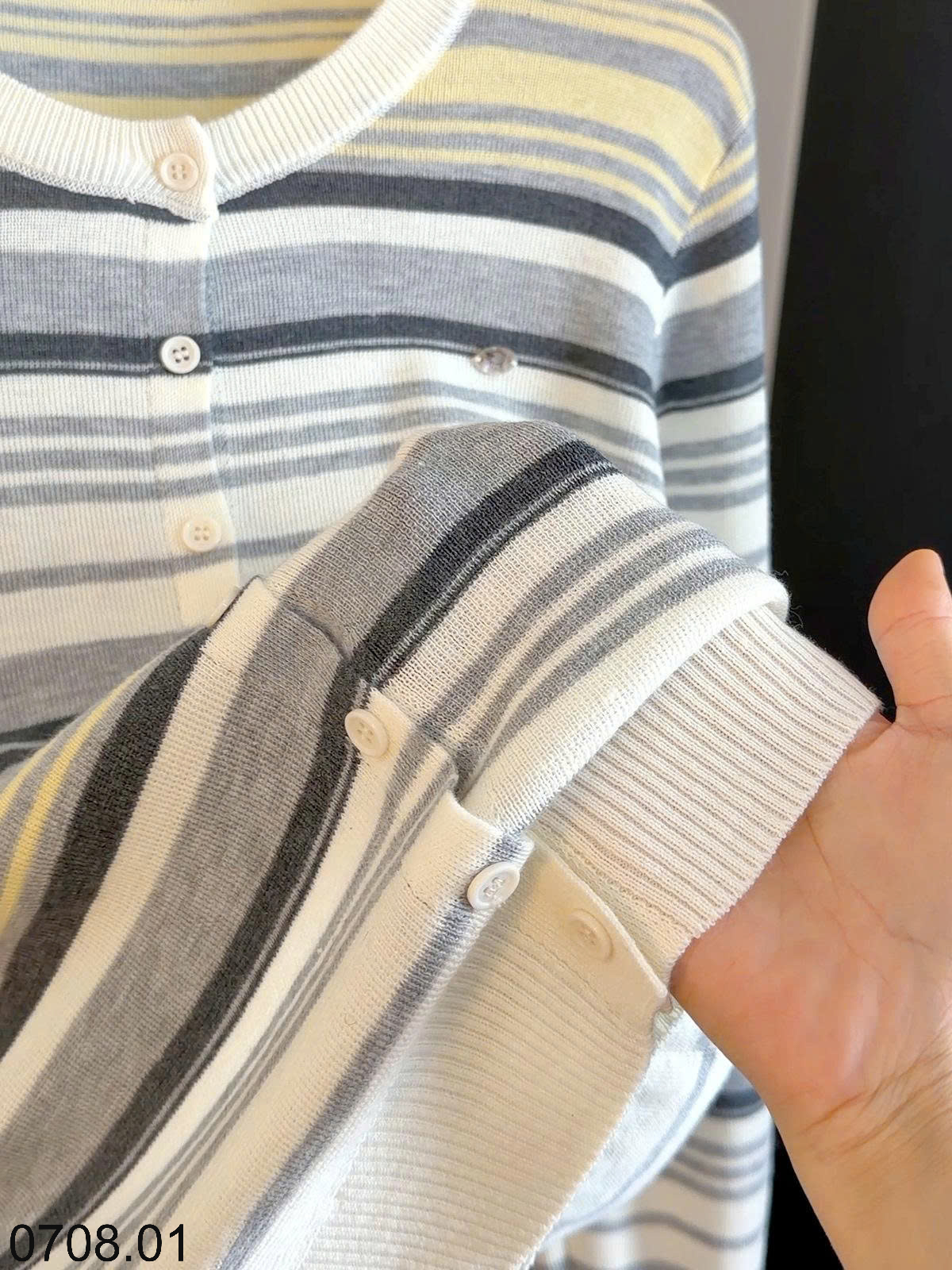 26HA0708.01 - ÁO CARDIGAN KẺ DỆT KIM