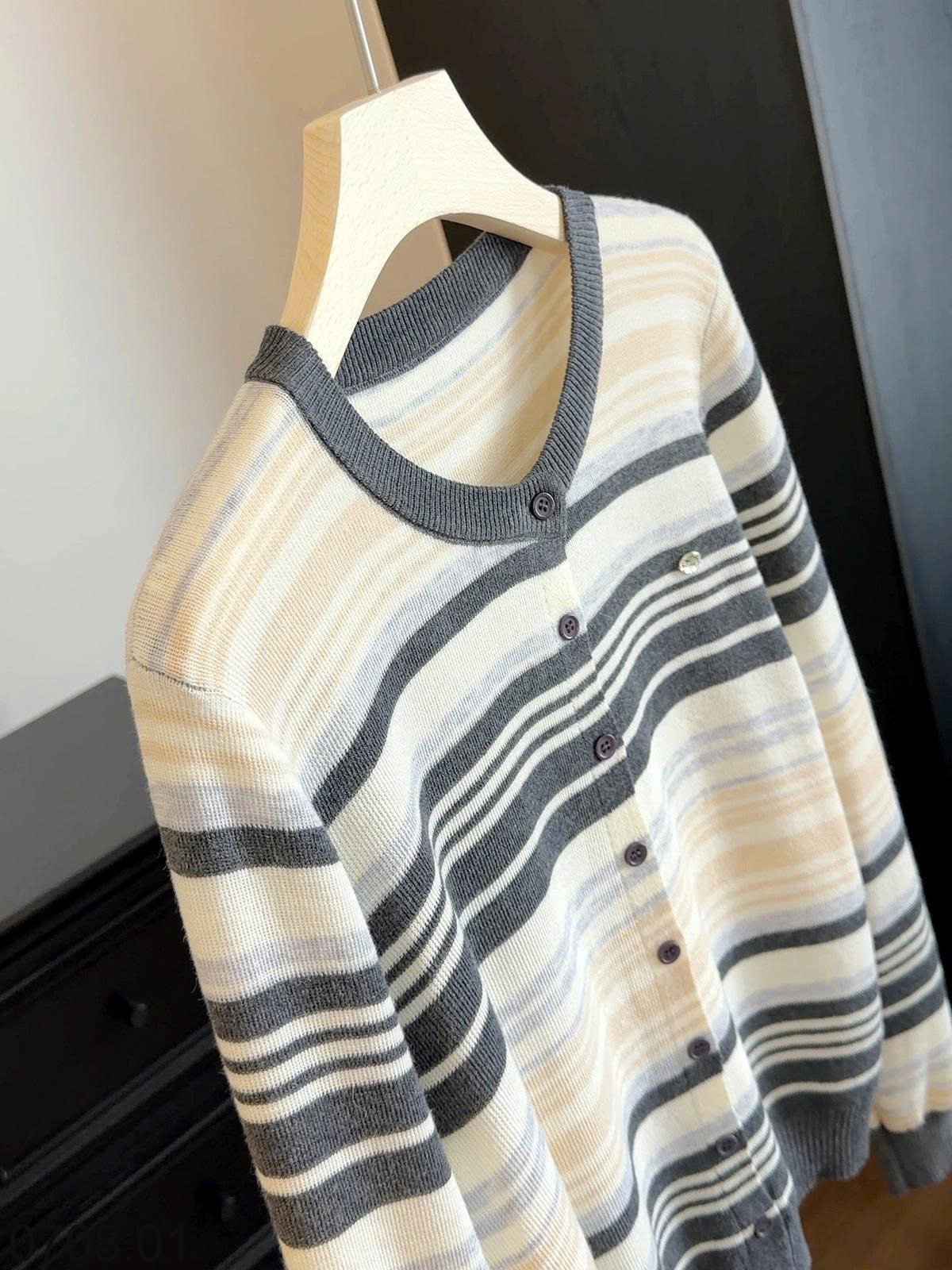 26HA0708.01 - ÁO CARDIGAN KẺ DỆT KIM