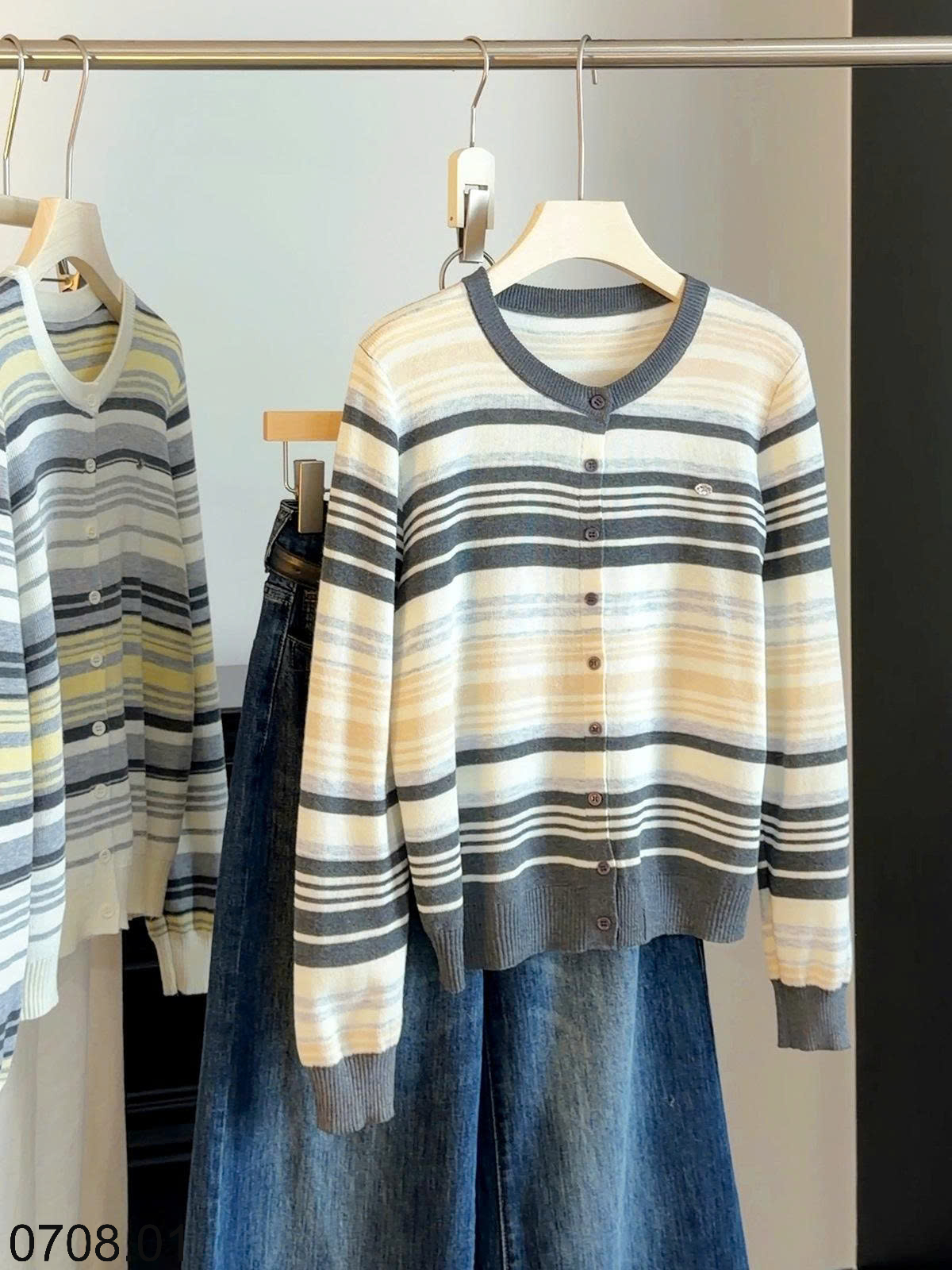 26HA0708.01 - ÁO CARDIGAN KẺ DỆT KIM