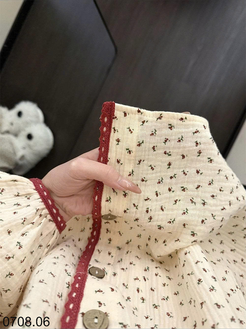 26HA0708.06 - BỘ DÀI VIỀN ĐỎ MẶC NHÀ NỮ