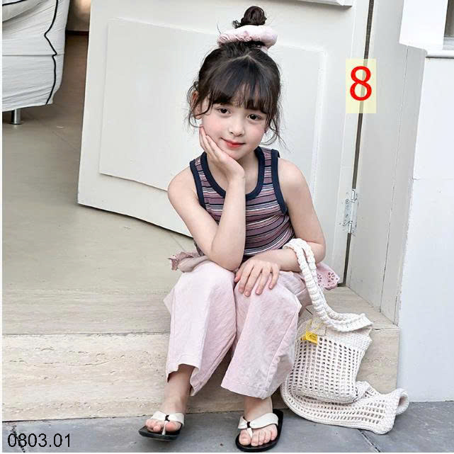 26HA0803.01 - BA LỖ KẺ AMBB BÉ GÁI