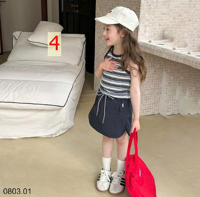 26HA0803.01 - BA LỖ KẺ AMBB BÉ GÁI