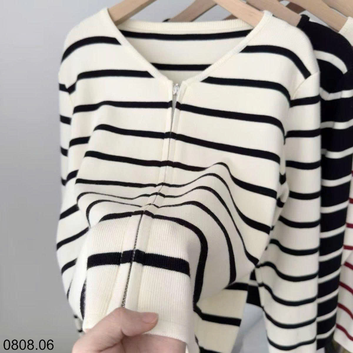 26HA0808.06 - ÁO CARDIGAN KẺ KÉO KHÓA